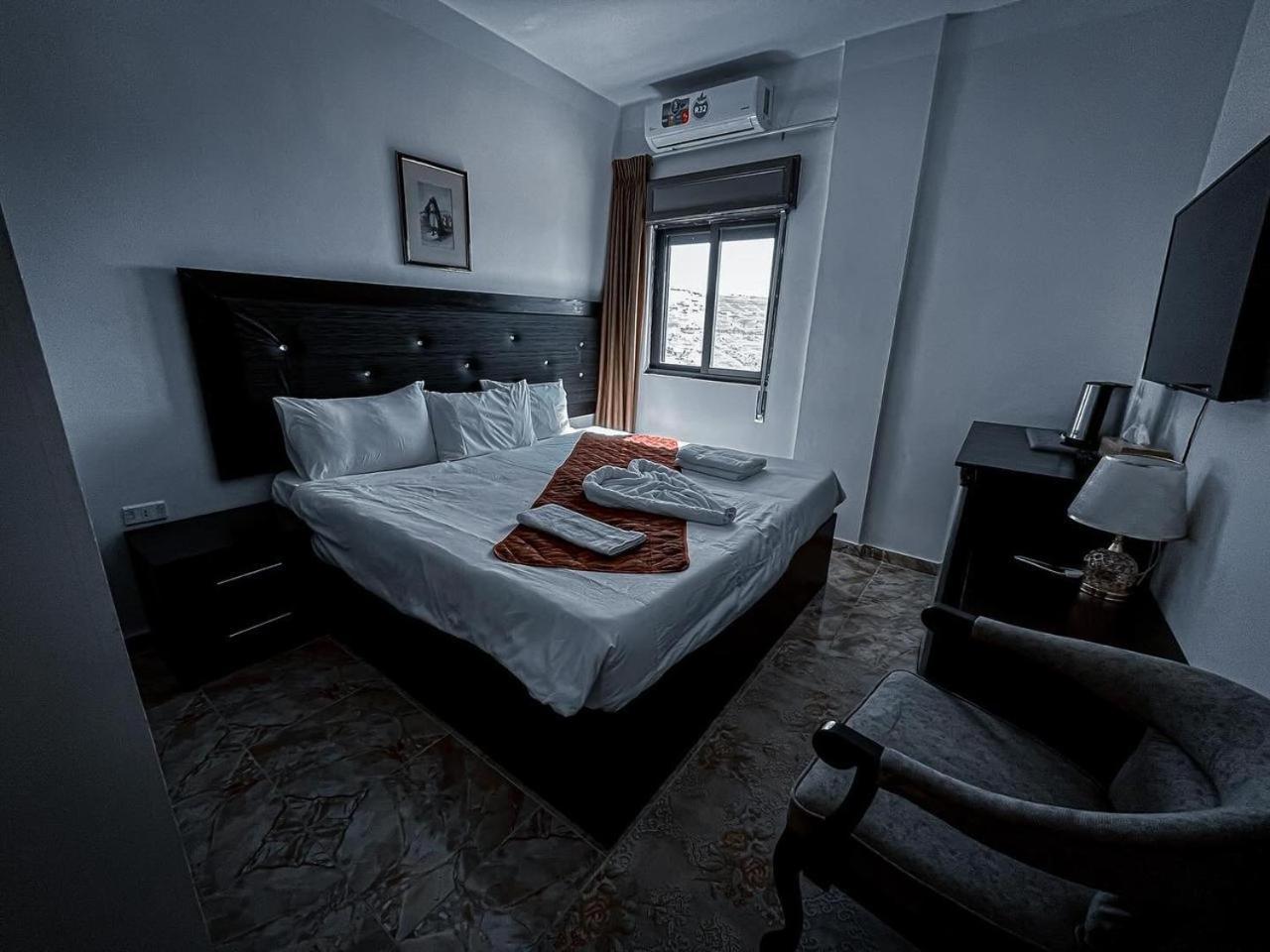 Plaza View Hostel Aţ Ţayyibah Extérieur photo